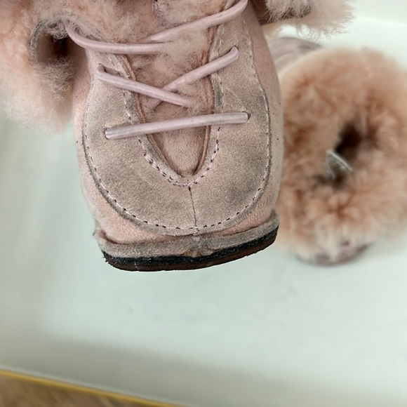 Baby Girls UGG pink booties size medium - Picture 4 of 5
